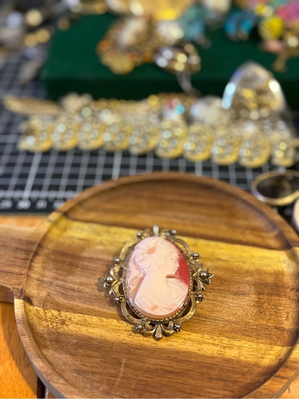 Vintage-Style Pink Cameo Brooch - Picture 8 of 10